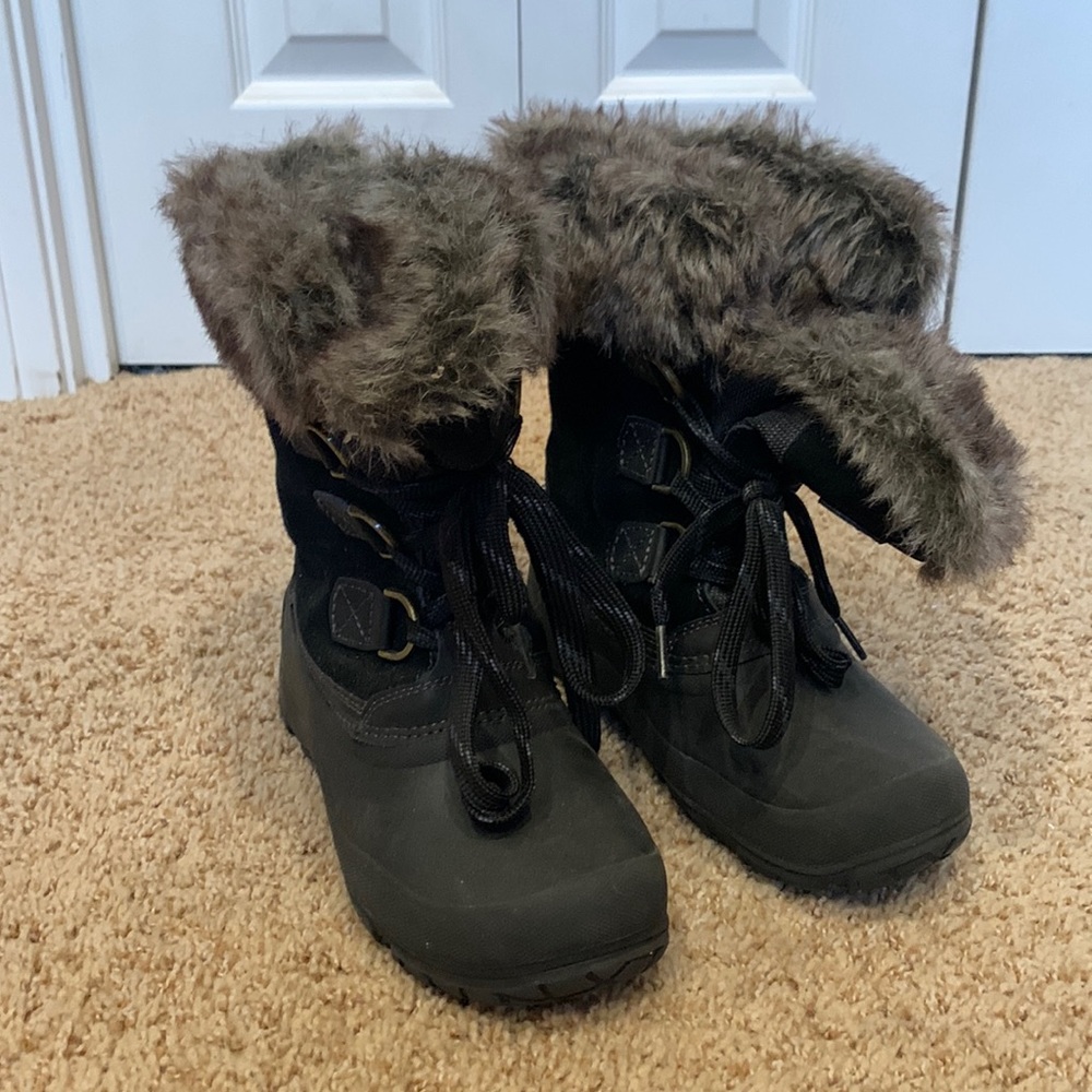 KHOMBU women’s winter boots size 6m